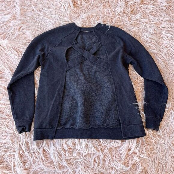 Backless Sweatshirt  - Picture 4 of 4